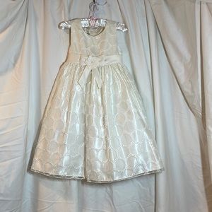 American Princess, size 6, off-white colored